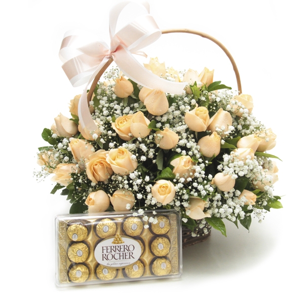Cesta com 40  Rosas Champagne com Chocolate