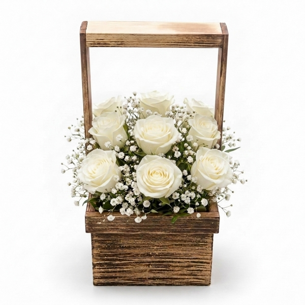 Arranjo com 10 Rosas Brancas na Cestinha