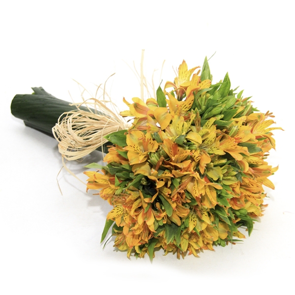 Buquê De Alstromérias Amarelas No Celofane